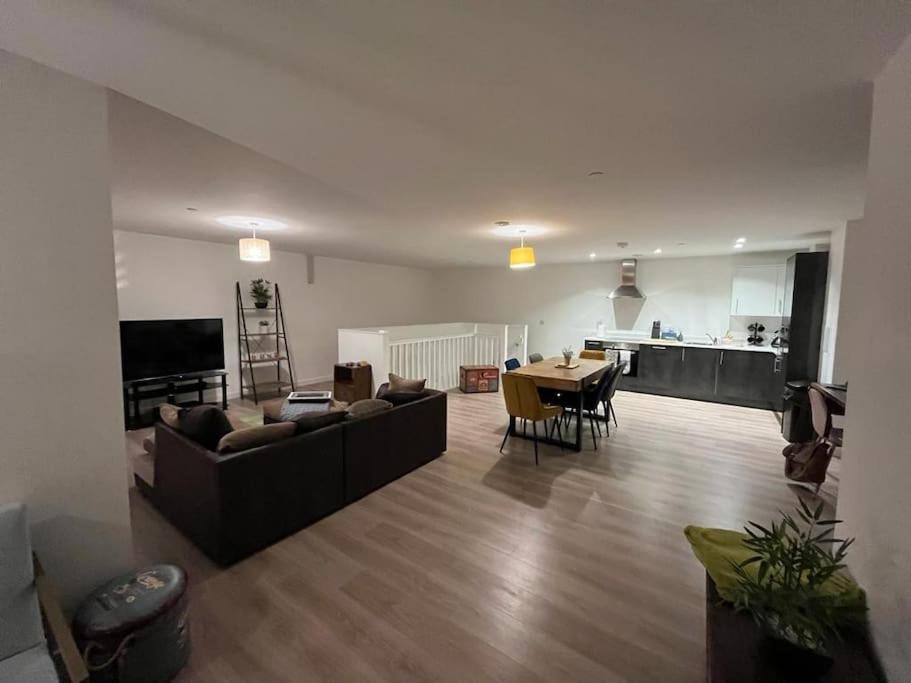 Bayard Luxe 2 Bedroom Penthouse Duplex ピーターバラ エクステリア 写真